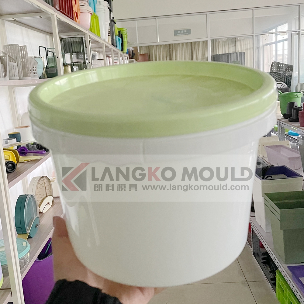 Bucket Molds: Classic Design and Manufacturing Challenges in Injection Molding