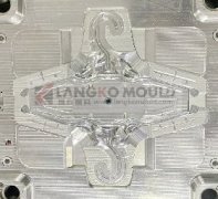 Taizhou huangyan multi cavity pp plastic injection clothes hanger mold supplier